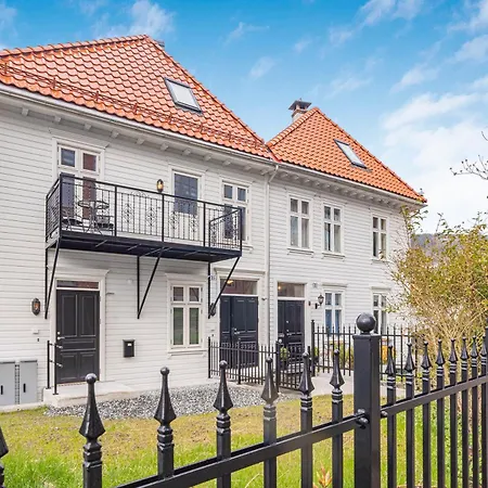 Big House With Ocean View Close To City Center! * 卑爾根